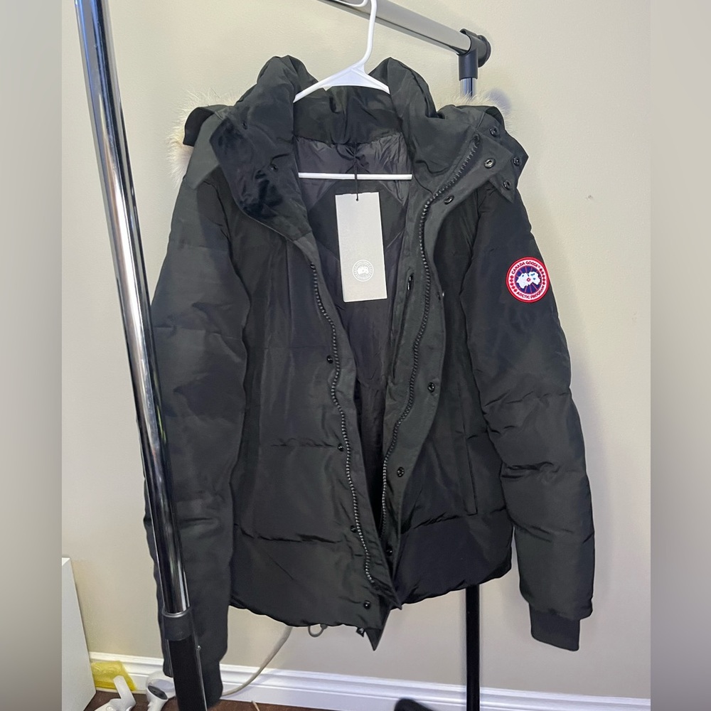 The Wyndham Parka Heritage. Canada Goose. Men’s L. REAL COYOTE FUR. AUTHENTIC.